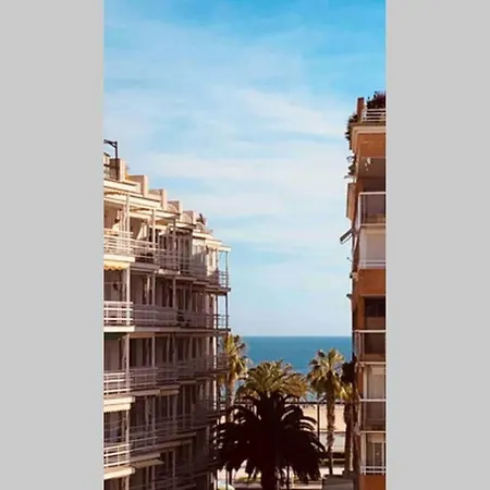Renovado En Zona Residencial A Pasos Del Mar